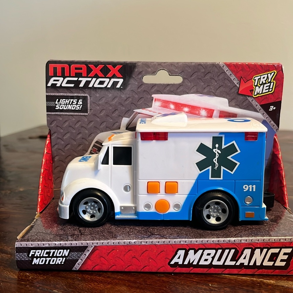Maxx action ambulance